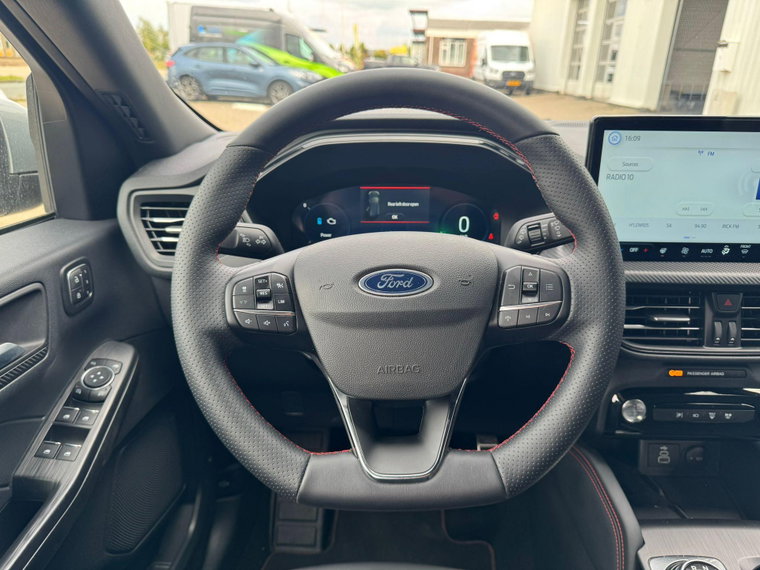 Vehicle Image 16
