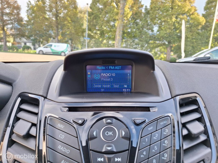 Vehicle Image 21
