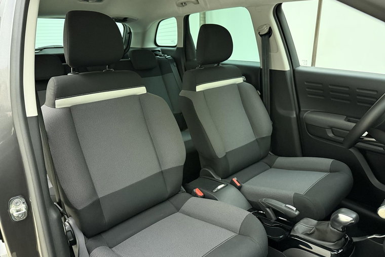 Vehicle Image 13