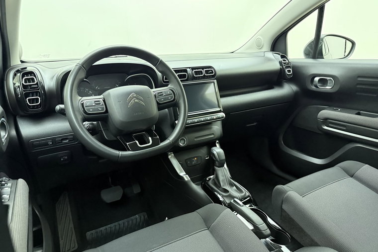 Vehicle Image 16