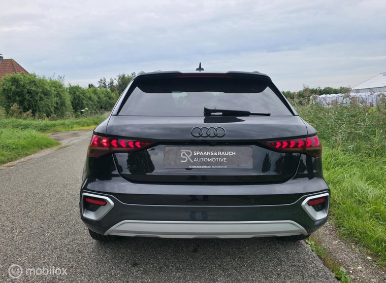 Vehicle Image 43