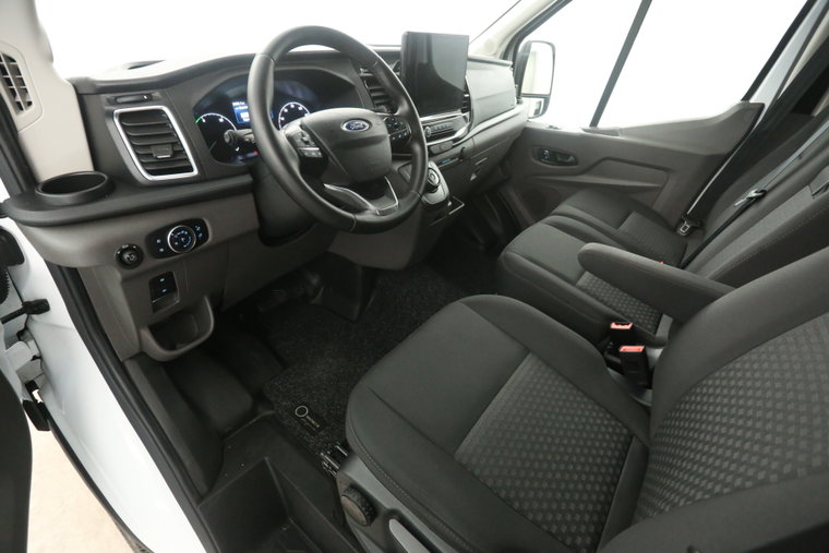Vehicle Image 25