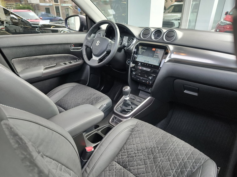 Vehicle Image 9
