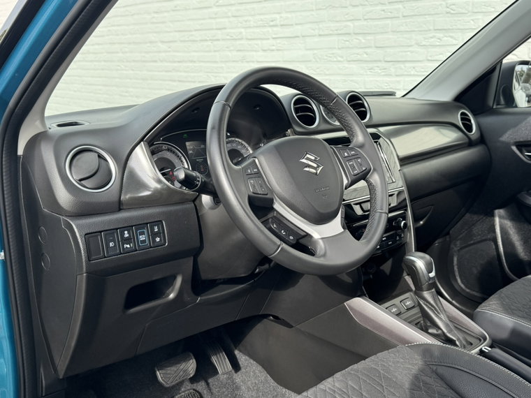 Vehicle Image 25