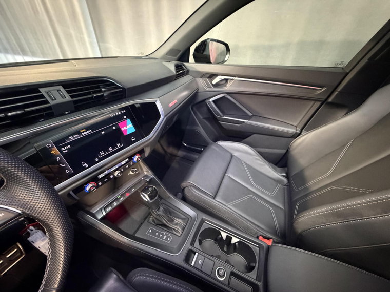 Vehicle Image 32