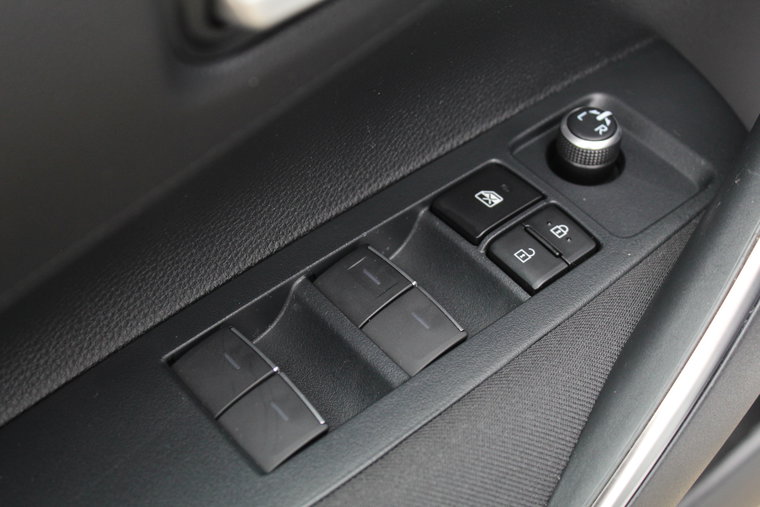 Vehicle Image 25