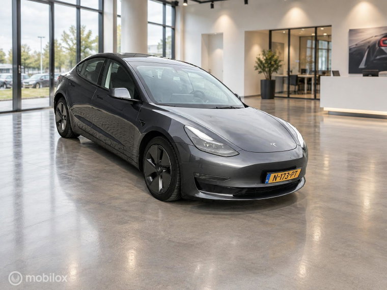 Vehicle Image 16