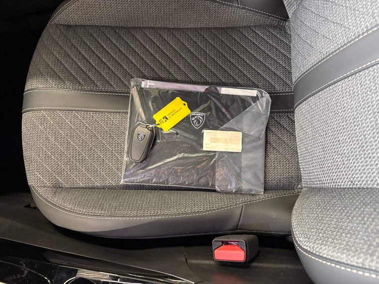 Vehicle Image 25