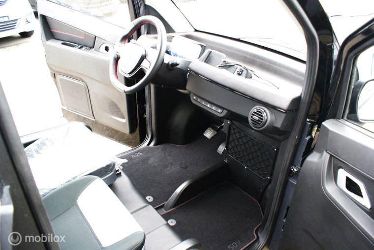 Vehicle Image 15