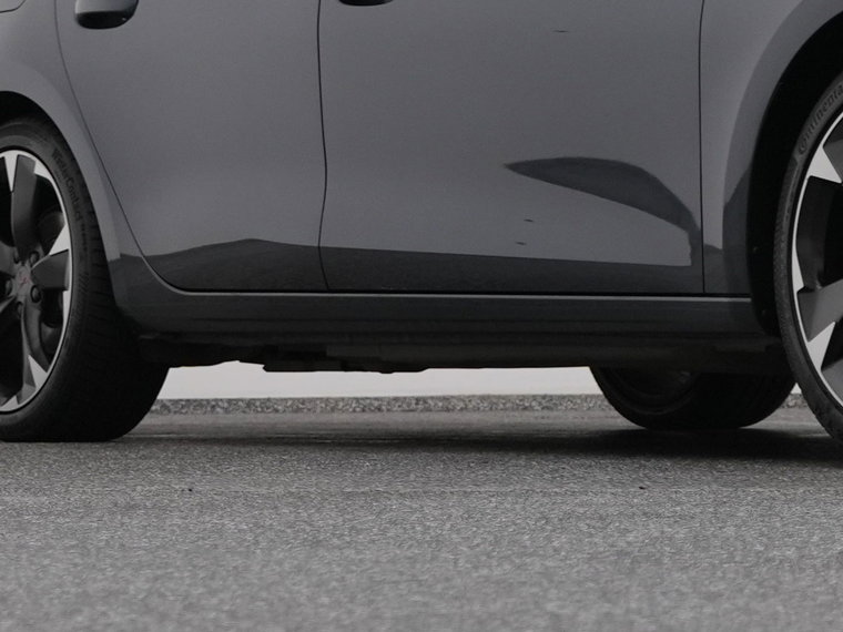 Vehicle Image 38