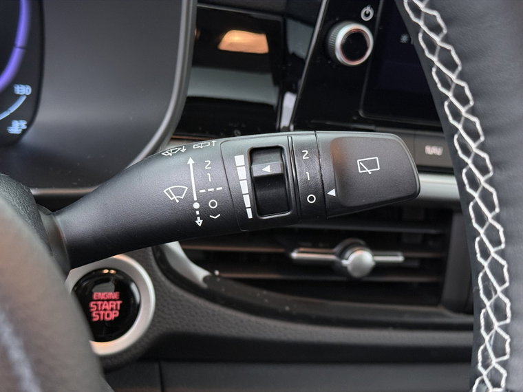 Vehicle Image 25