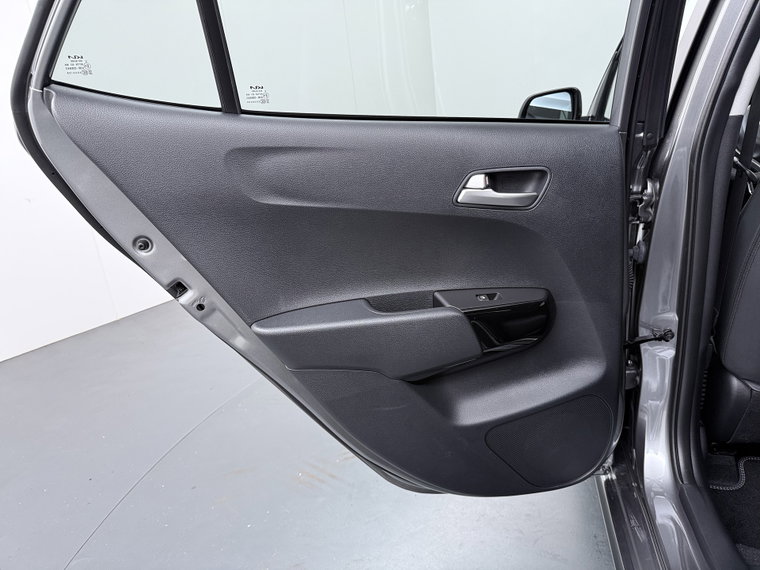 Vehicle Image 35