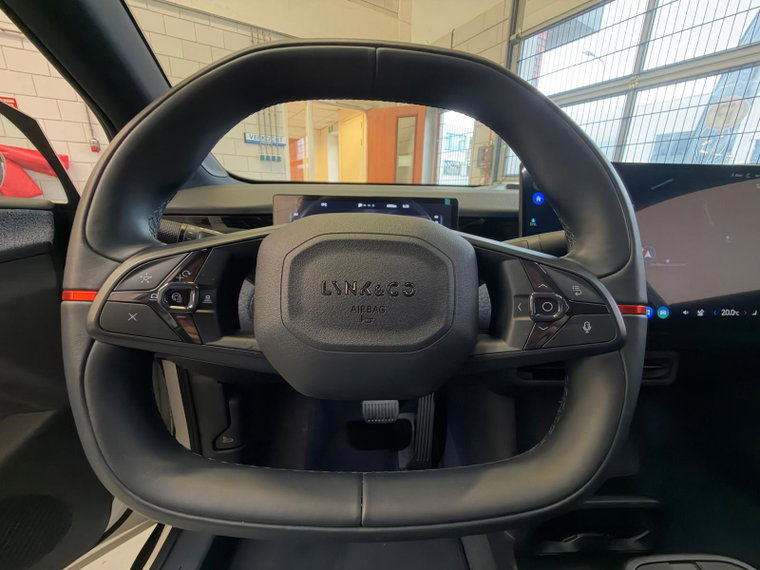Vehicle Image 16