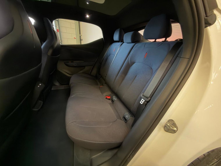 Vehicle Image 25