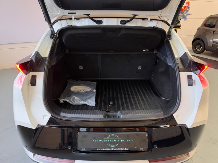 Vehicle Image 32