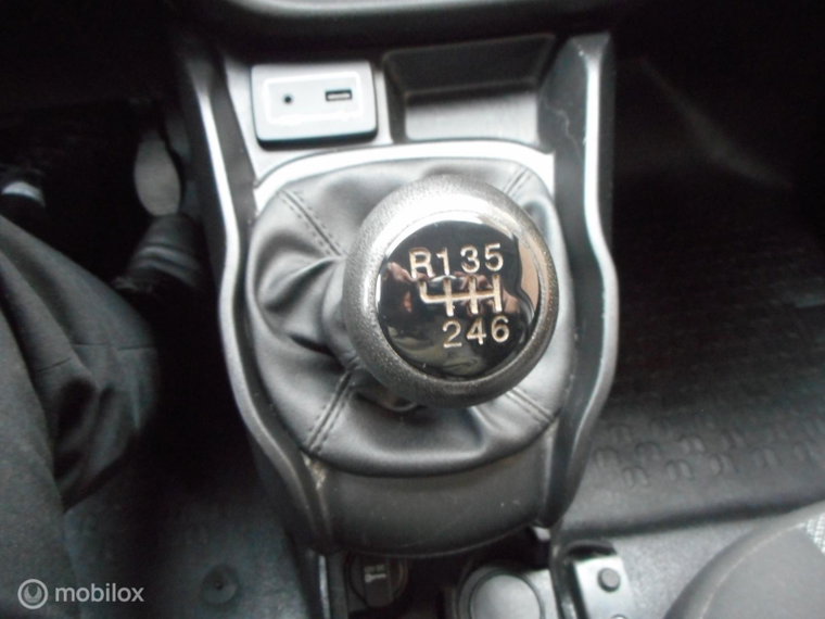 Vehicle Image 29