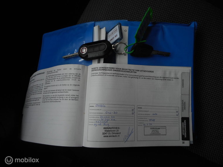 Vehicle Image 32
