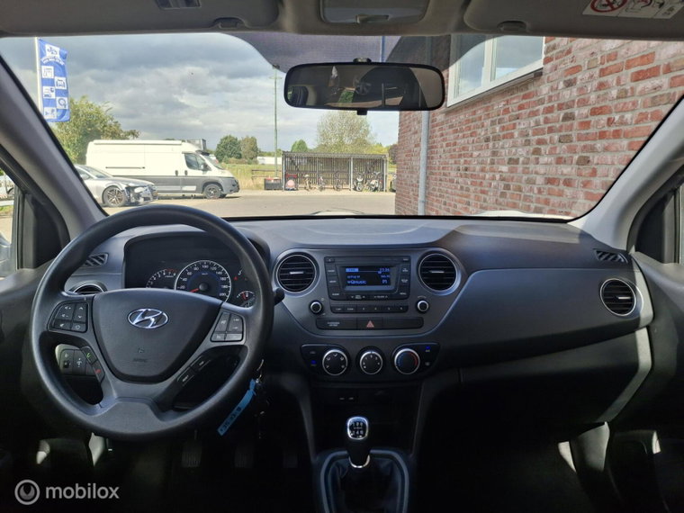 Vehicle Image 10