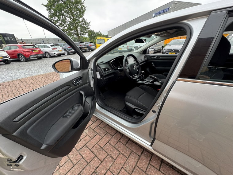 Vehicle Image 21