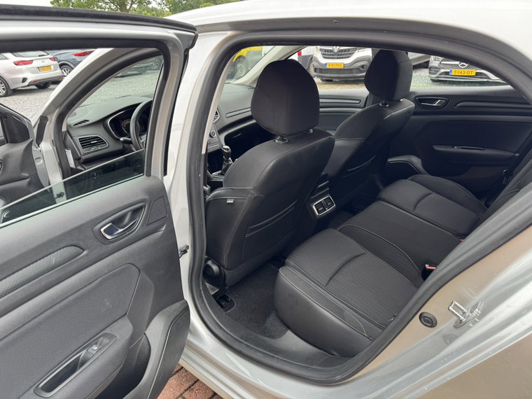 Vehicle Image 23