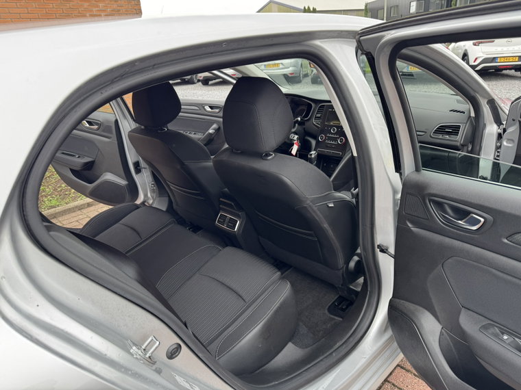 Vehicle Image 28