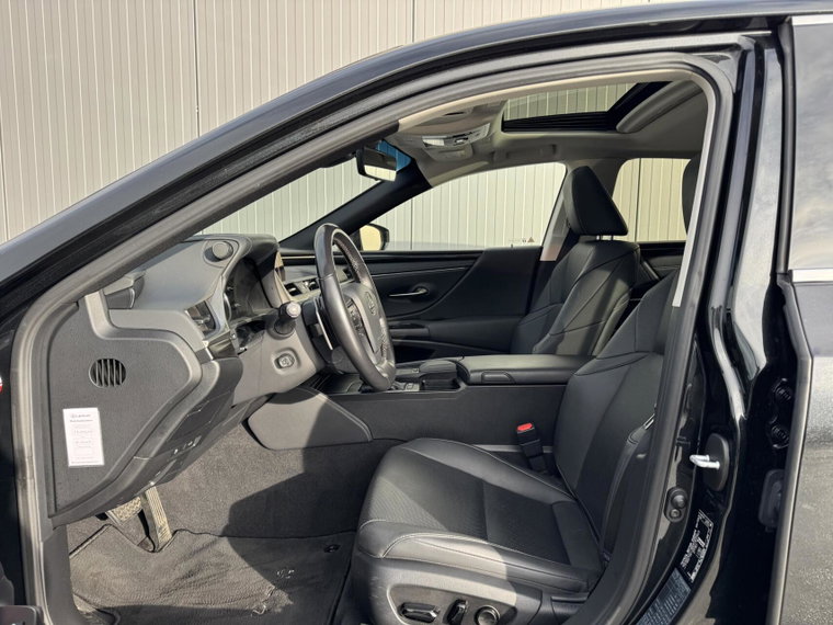 Vehicle Image 19