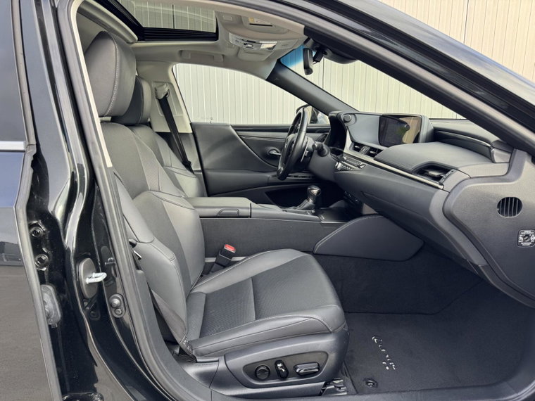 Vehicle Image 40