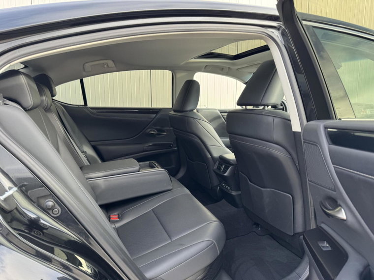Vehicle Image 41
