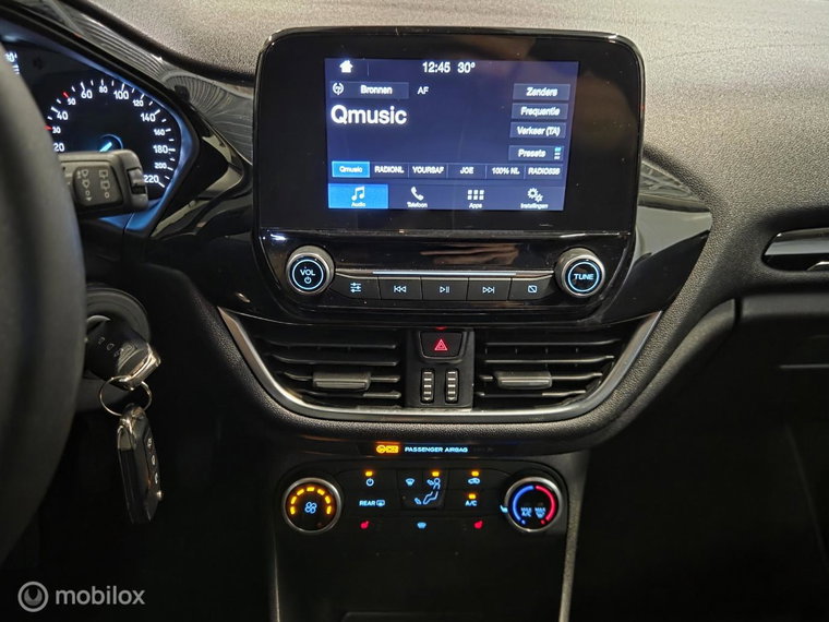 Vehicle Image 16