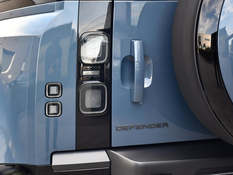 Vehicle Image 21