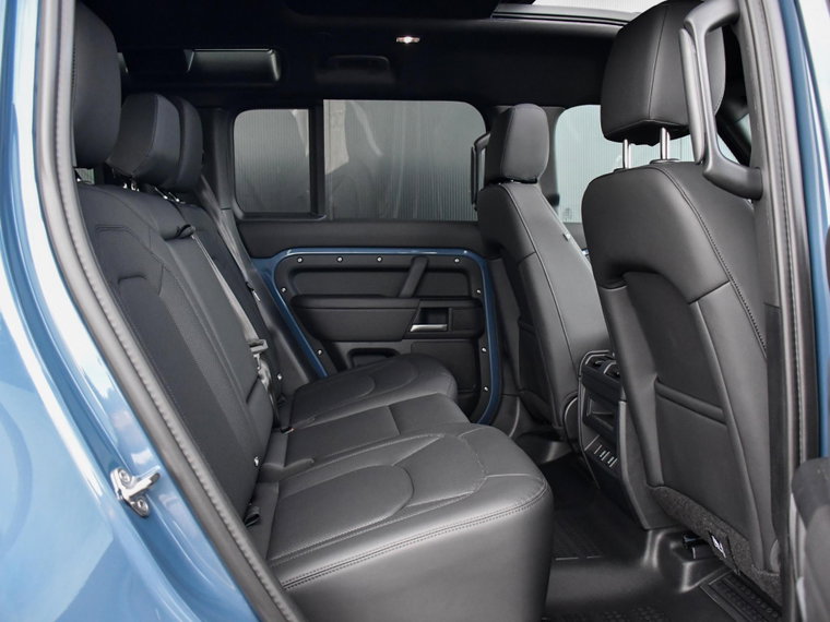 Vehicle Image 9