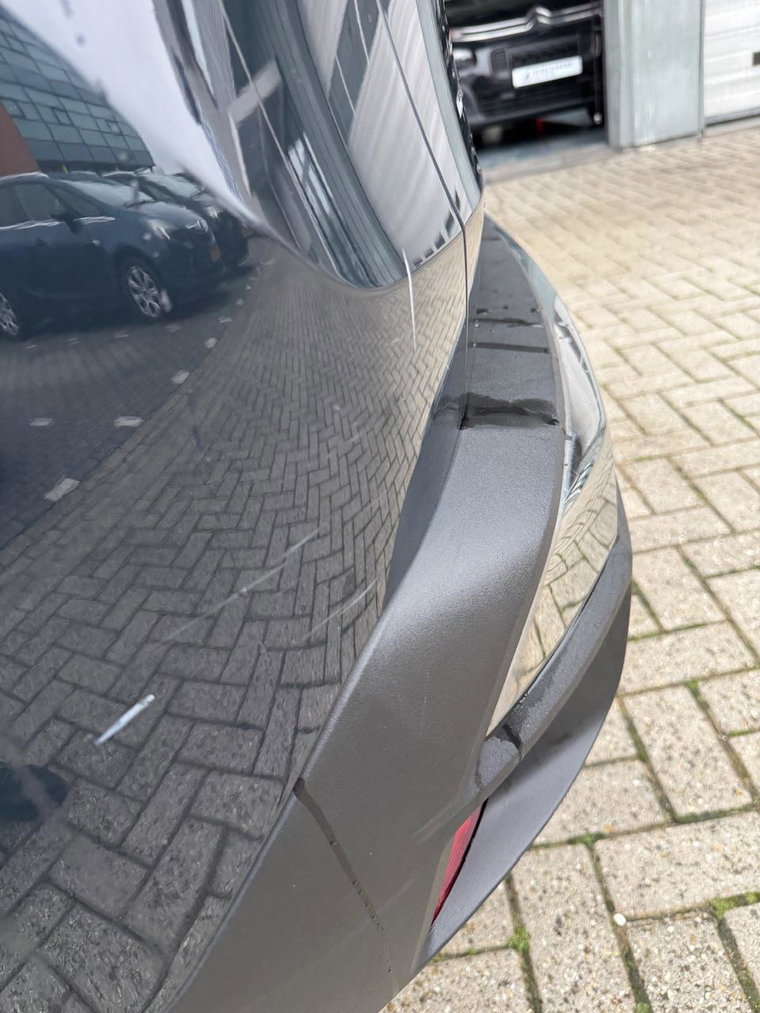 Vehicle Image 35