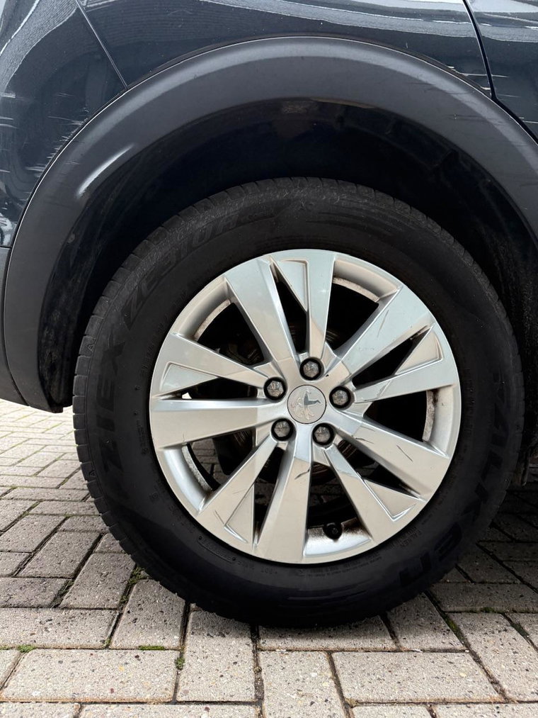 Vehicle Image 38