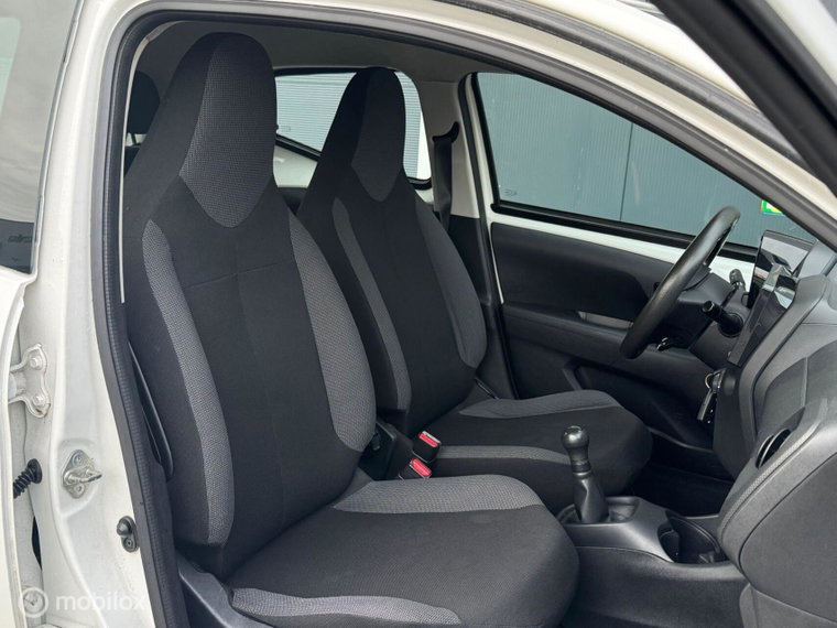 Vehicle Image 16
