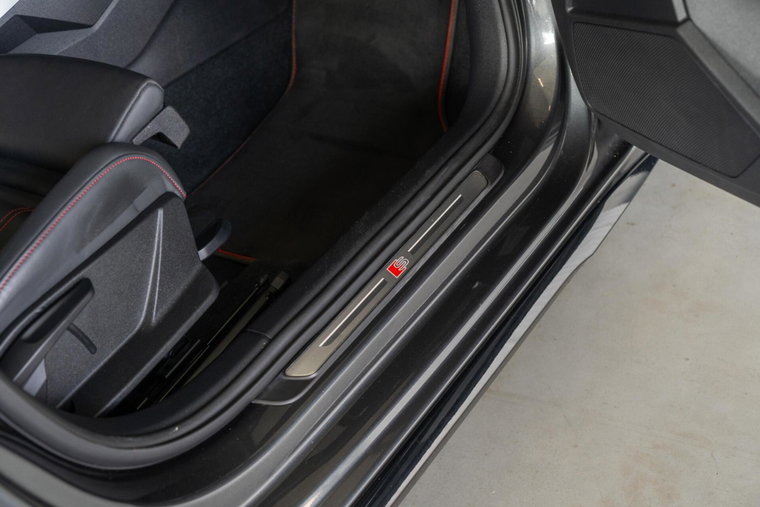 Vehicle Image 14