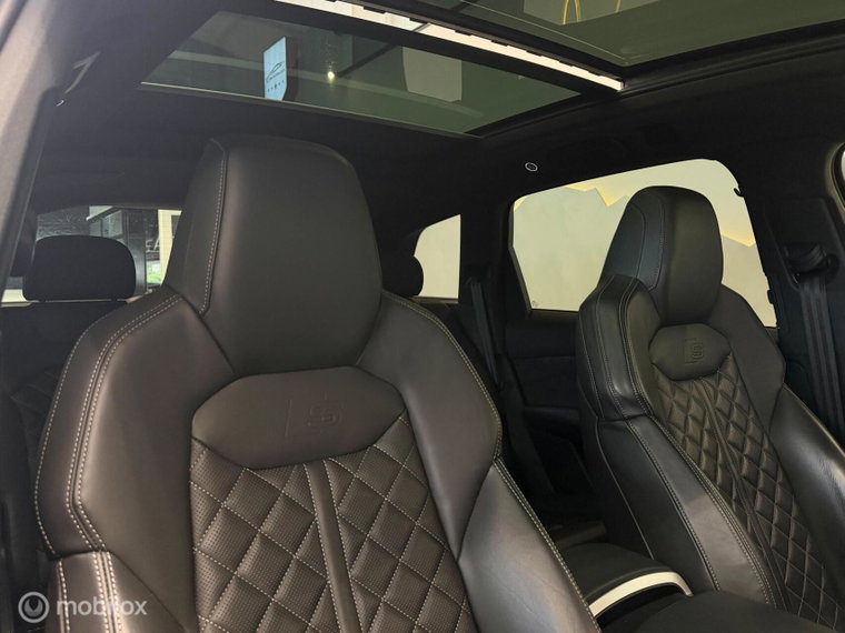 Vehicle Image 42