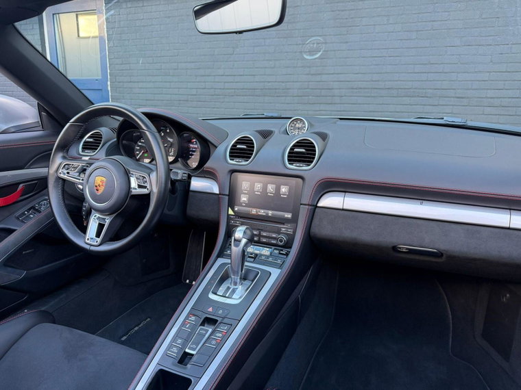 Vehicle Image 18