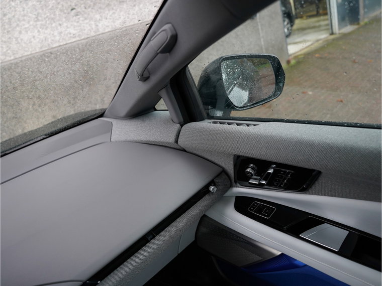 Vehicle Image 60