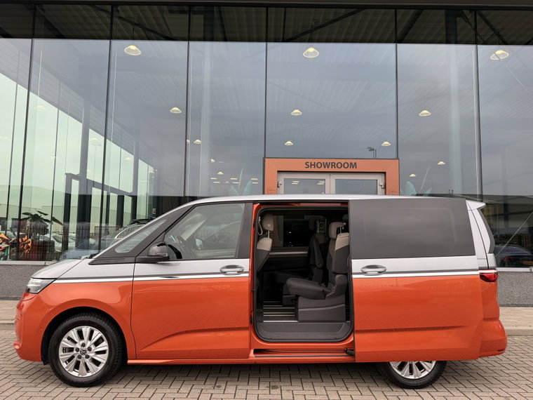 Vehicle Image 9