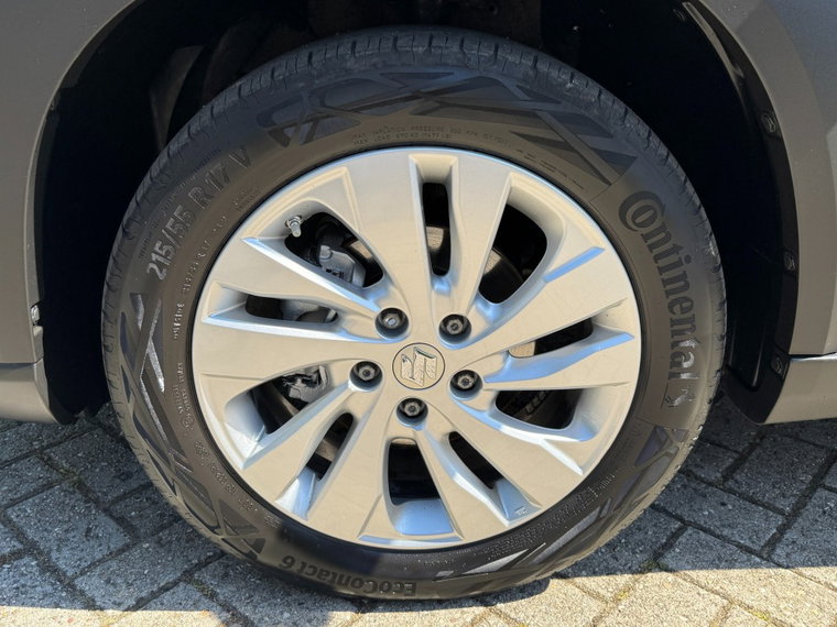 Vehicle Image 17