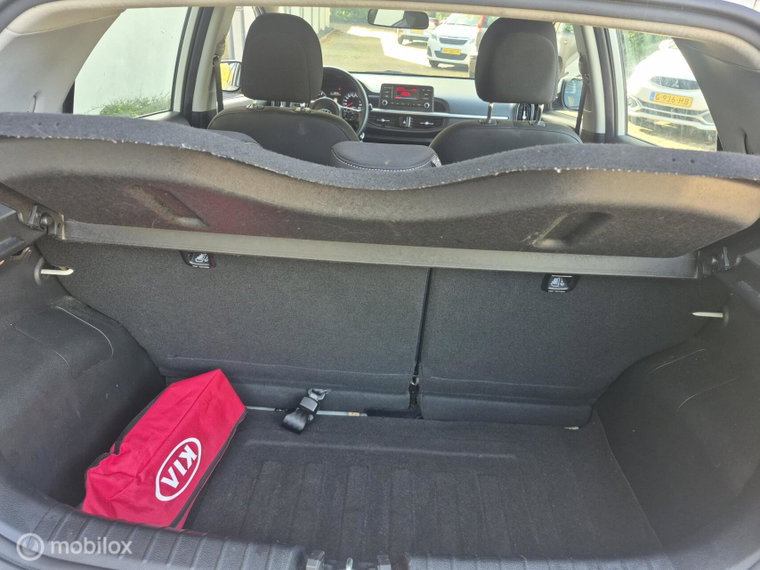 Vehicle Image 16