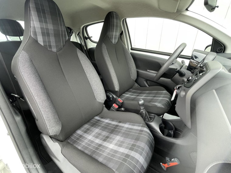 Vehicle Image 15