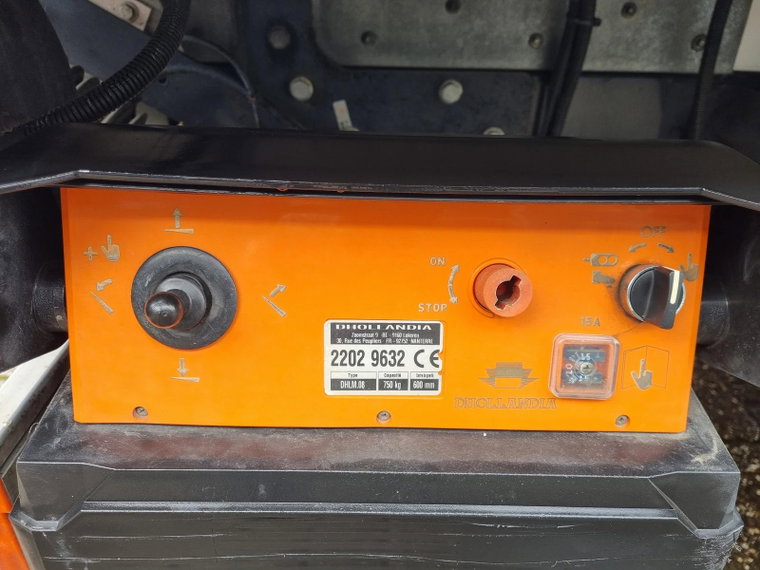 Vehicle Image 16