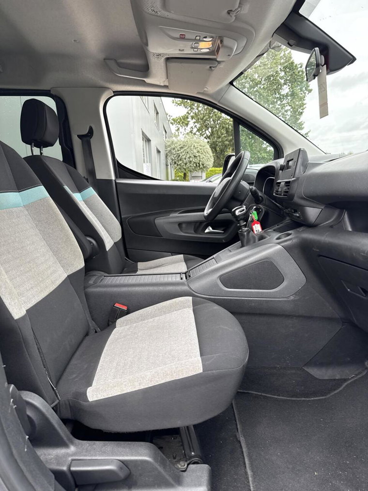 Vehicle Image 15