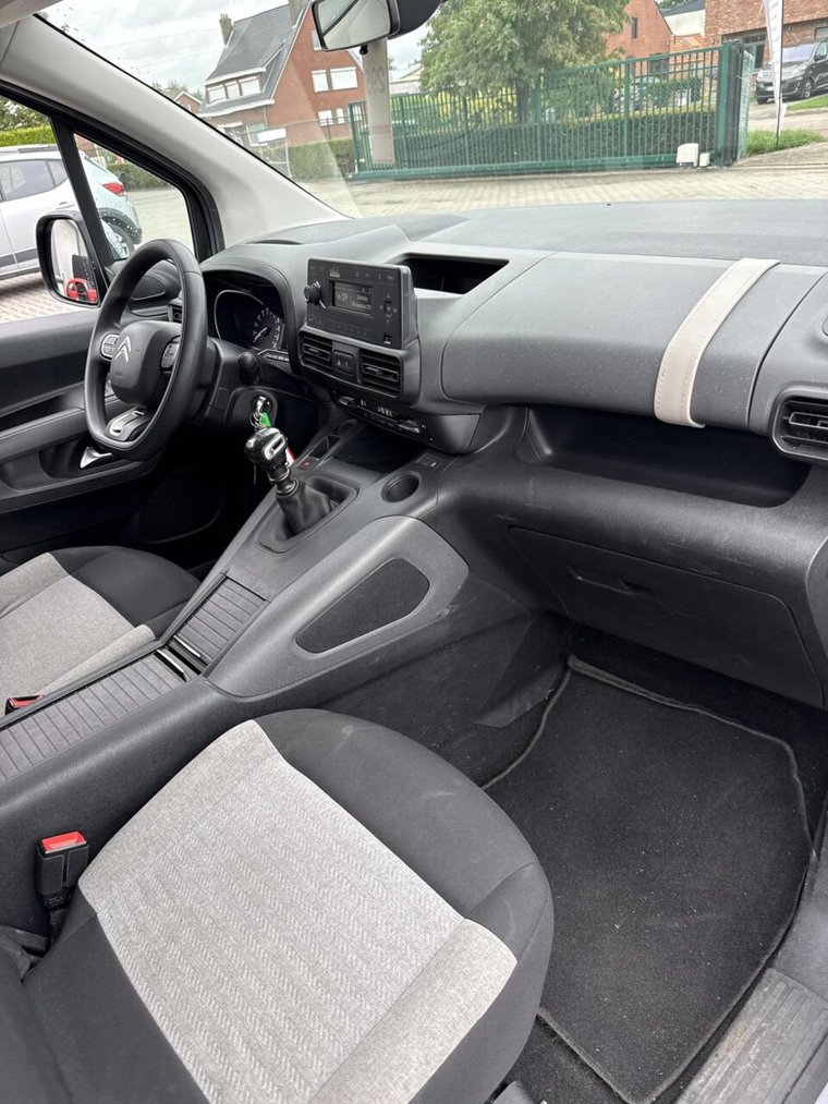 Vehicle Image 17