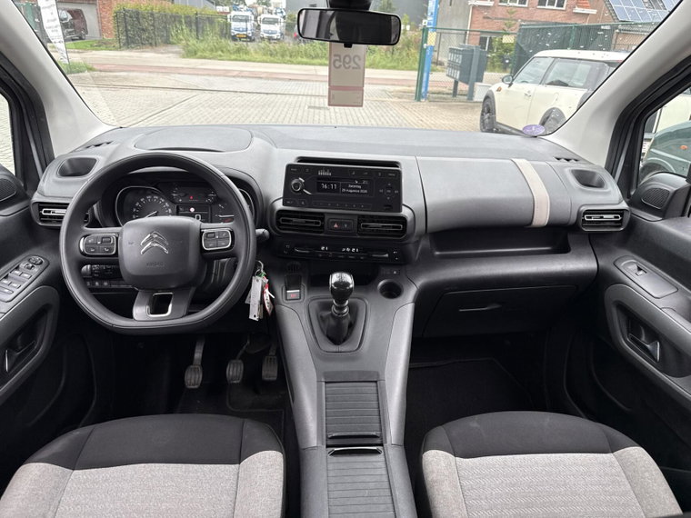 Vehicle Image 26
