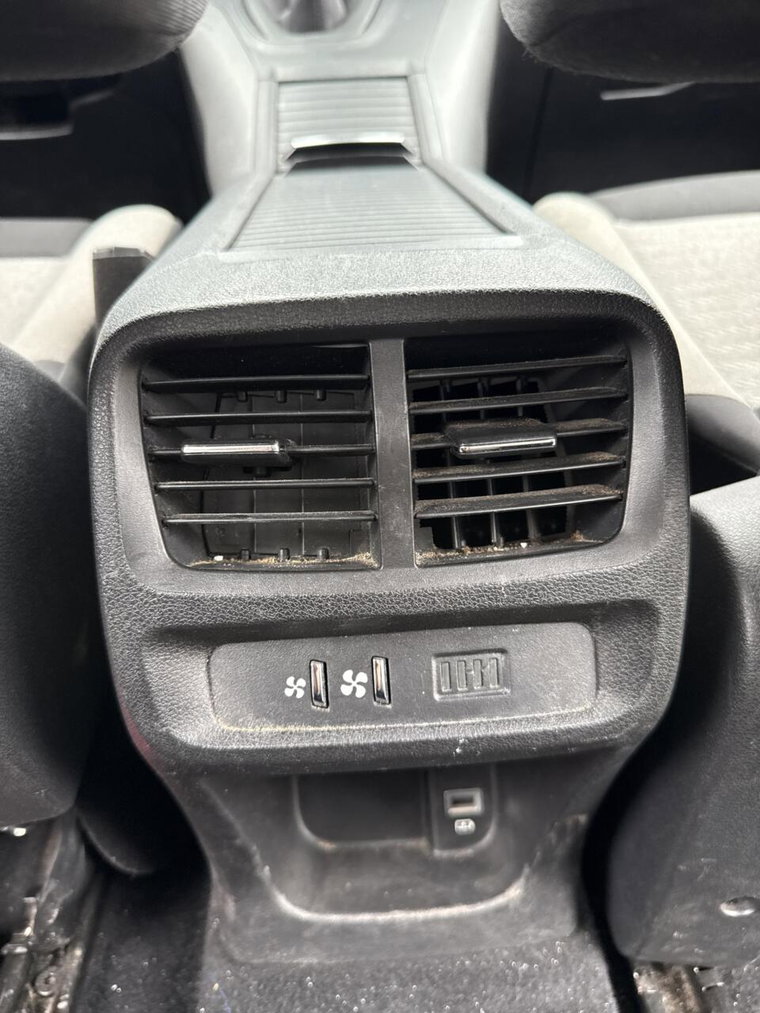 Vehicle Image 27