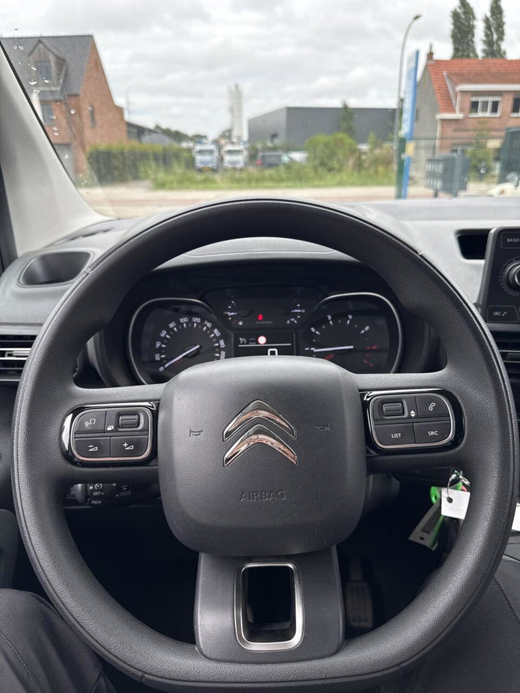 Vehicle Image 33