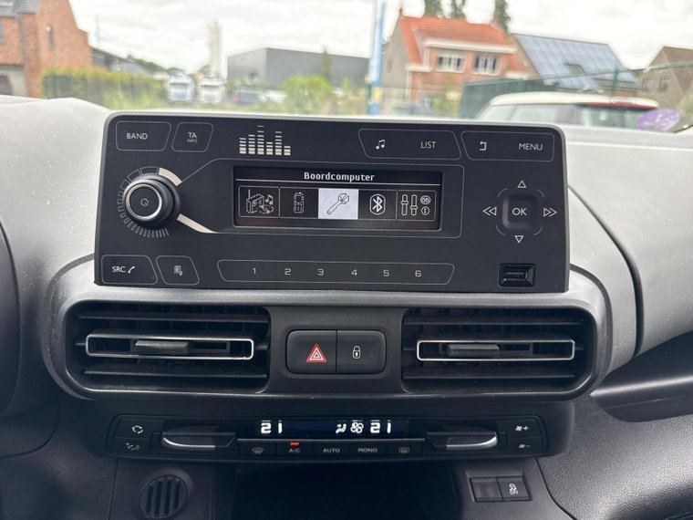 Vehicle Image 38