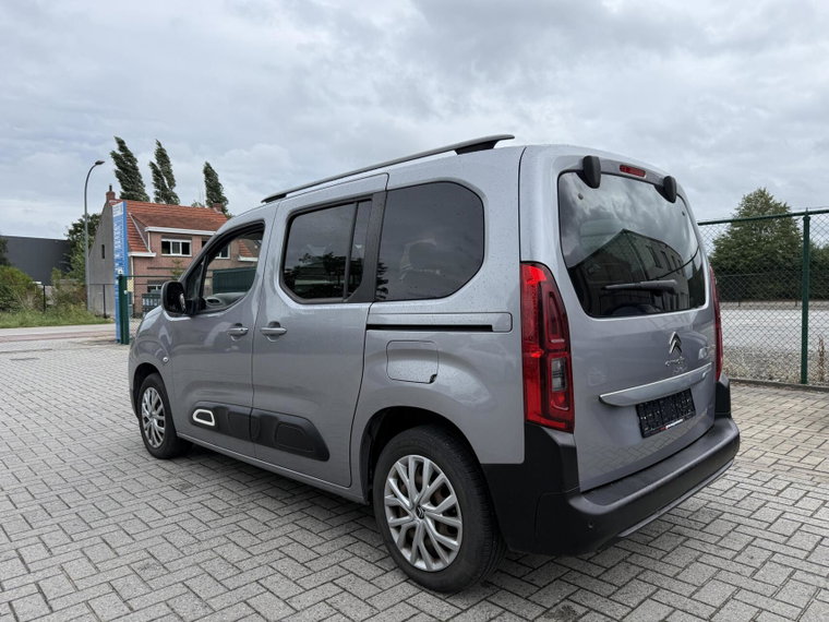 Vehicle Image 8